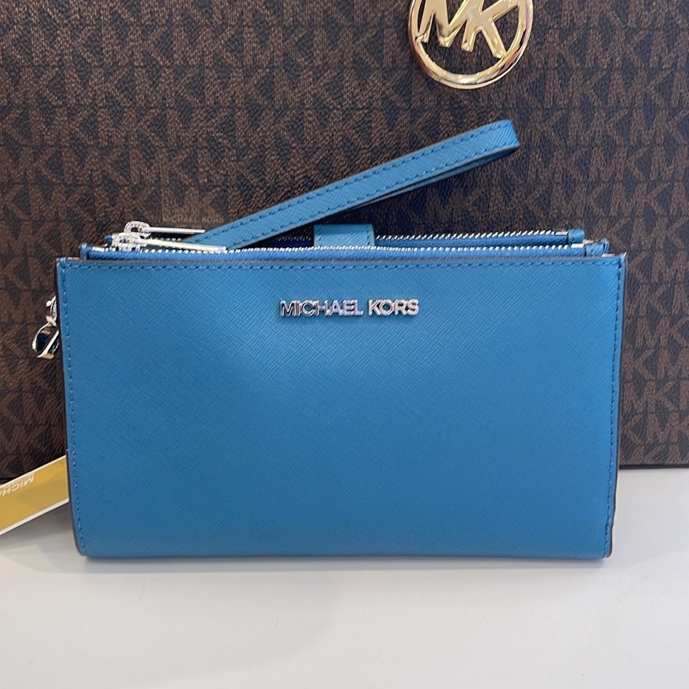 MICHAEL KORS
Jet Set Large Leather Smartphone Wristlet Wallet
Teal
NWT - Picture 4 of 16